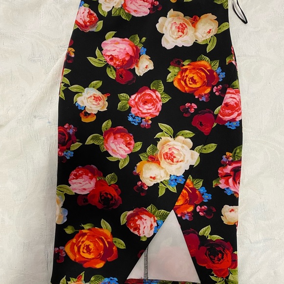 Floral guess pencil skirt - Picture 1 of 2